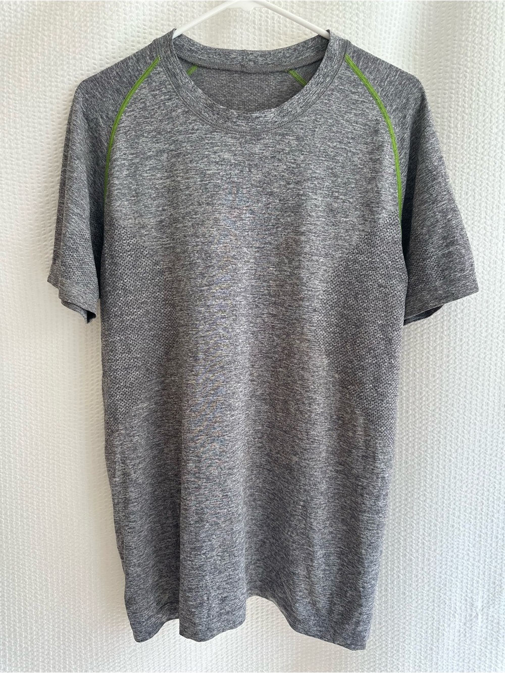 LULULEMON Metal Vent Tech Gray Green Short Sleeve Shirt Mens Size Medium